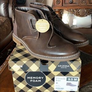 Size 9.5 men’s brown  Arizona Jean co